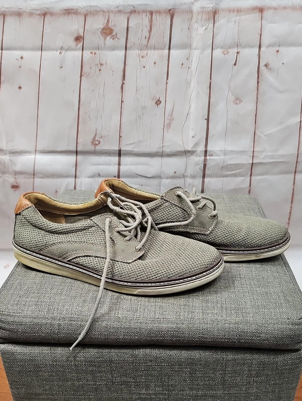 Men's Casual Lace-Up Canvas Shoes in Light Gray